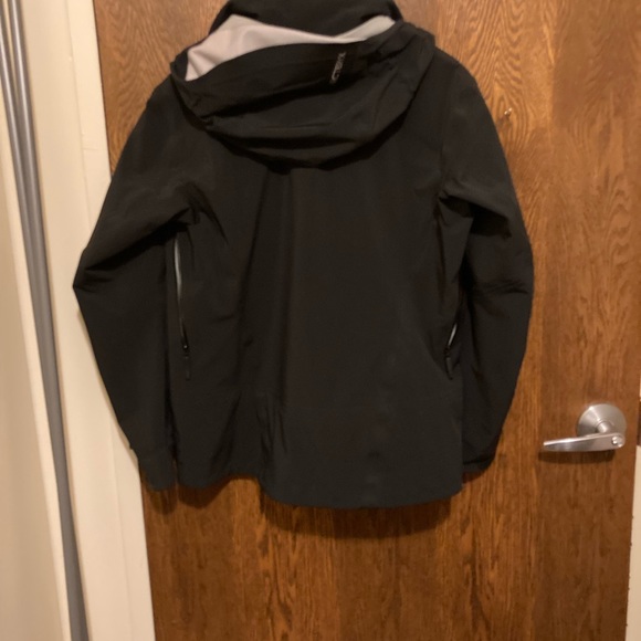 Never Worn Arcteryx Ravenna Women’s XL Gore-Tex Jacket w/flannel backer. - Picture 3 of 3